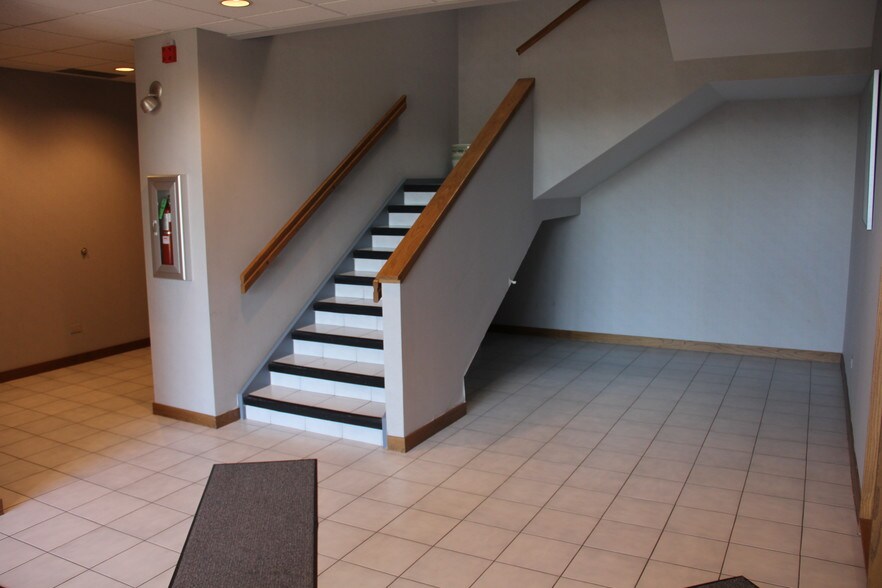 390 E Devon Ave, Roselle, IL à louer - Photo intérieure - Image 3 de 25