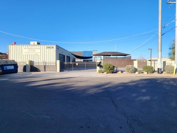 2428 W LONE CACTUS Dr, Phoenix, AZ à vendre - Photo du bâtiment - Image 1 de 1