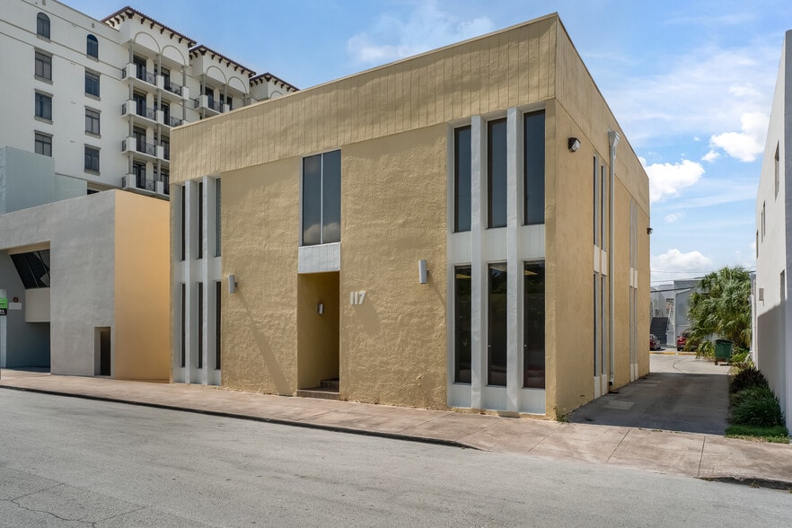 117 Majorca Ave, Coral Gables, FL for sale - Building Photo - Image 2 of 33