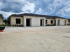 625 Regal Row, Montgomery, TX for lease - Primary Photo - Image 1 of 10