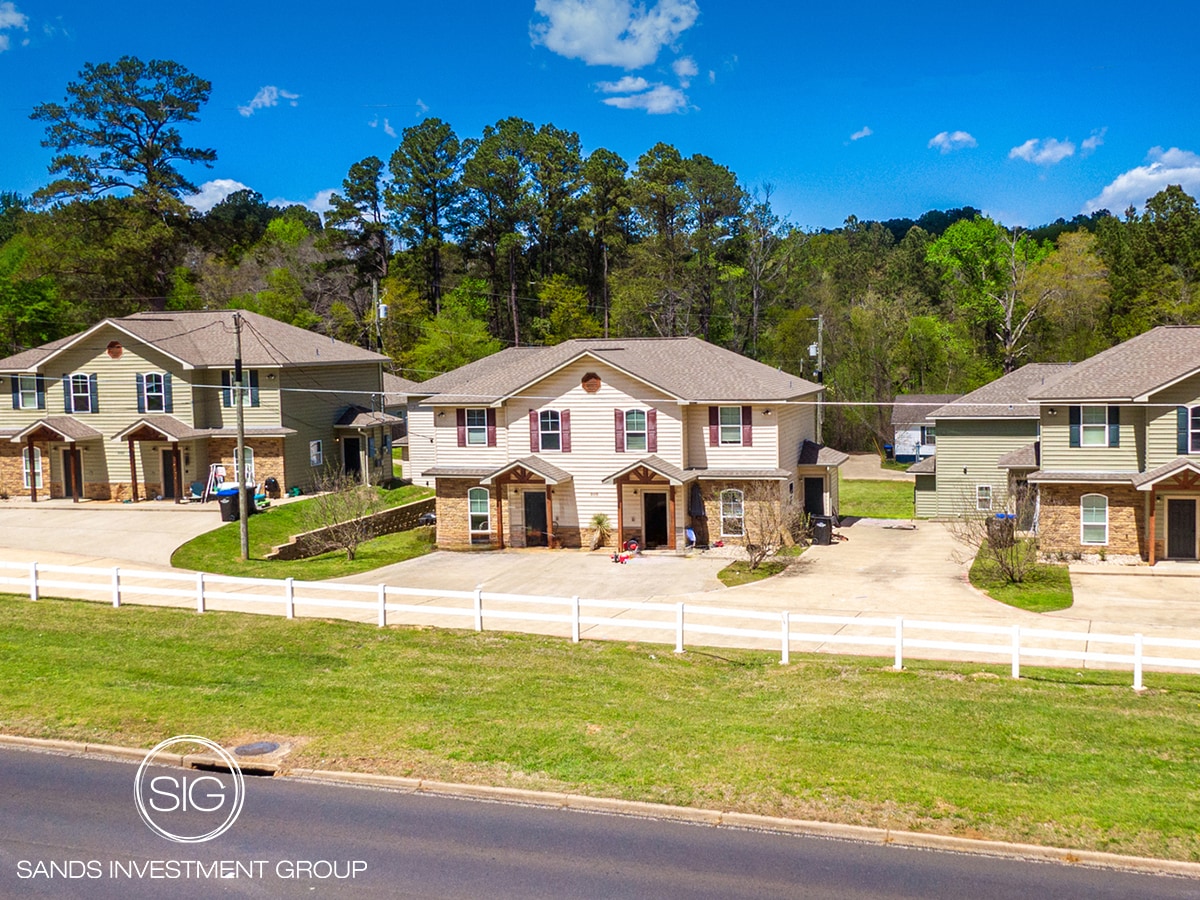 2101 Suffolk Way, Longview, TX for sale Primary Photo- Image 1 of 7