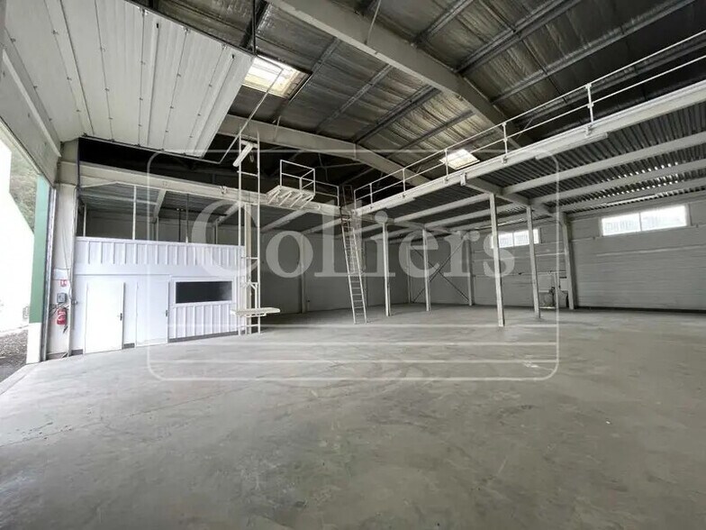 Flex dans Gémenos à louer - Photo du bâtiment - Image 3 de 3