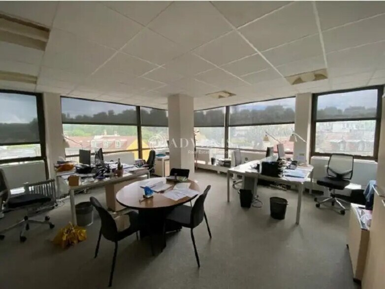 Office in Saint-Cloud for lease - Interior Photo - Image 3 of 9