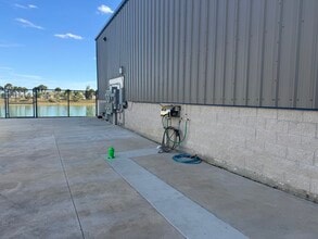 16711 Cave Cove, Fort Myers, FL à louer Photo du bâtiment- Image 2 de 5