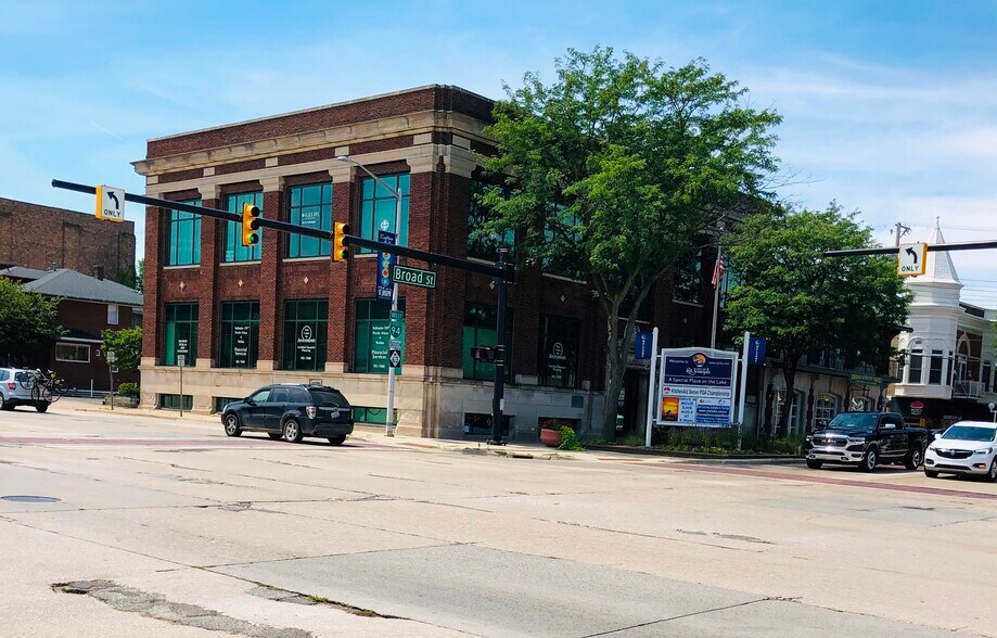 620 Broad St, Saint Joseph, MI à louer - Photo du bâtiment - Image 3 de 5