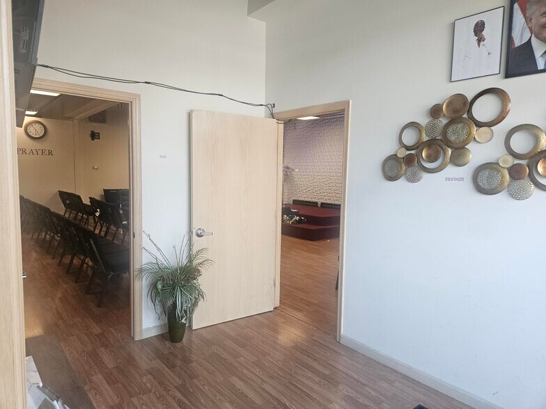 3022-3044 N 90th St, Omaha, NE à louer - Photo du bâtiment - Image 2 de 4