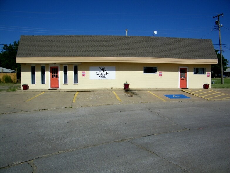 604 N Van Buren St, Enid, OK for sale - Building Photo - Image 2 of 50