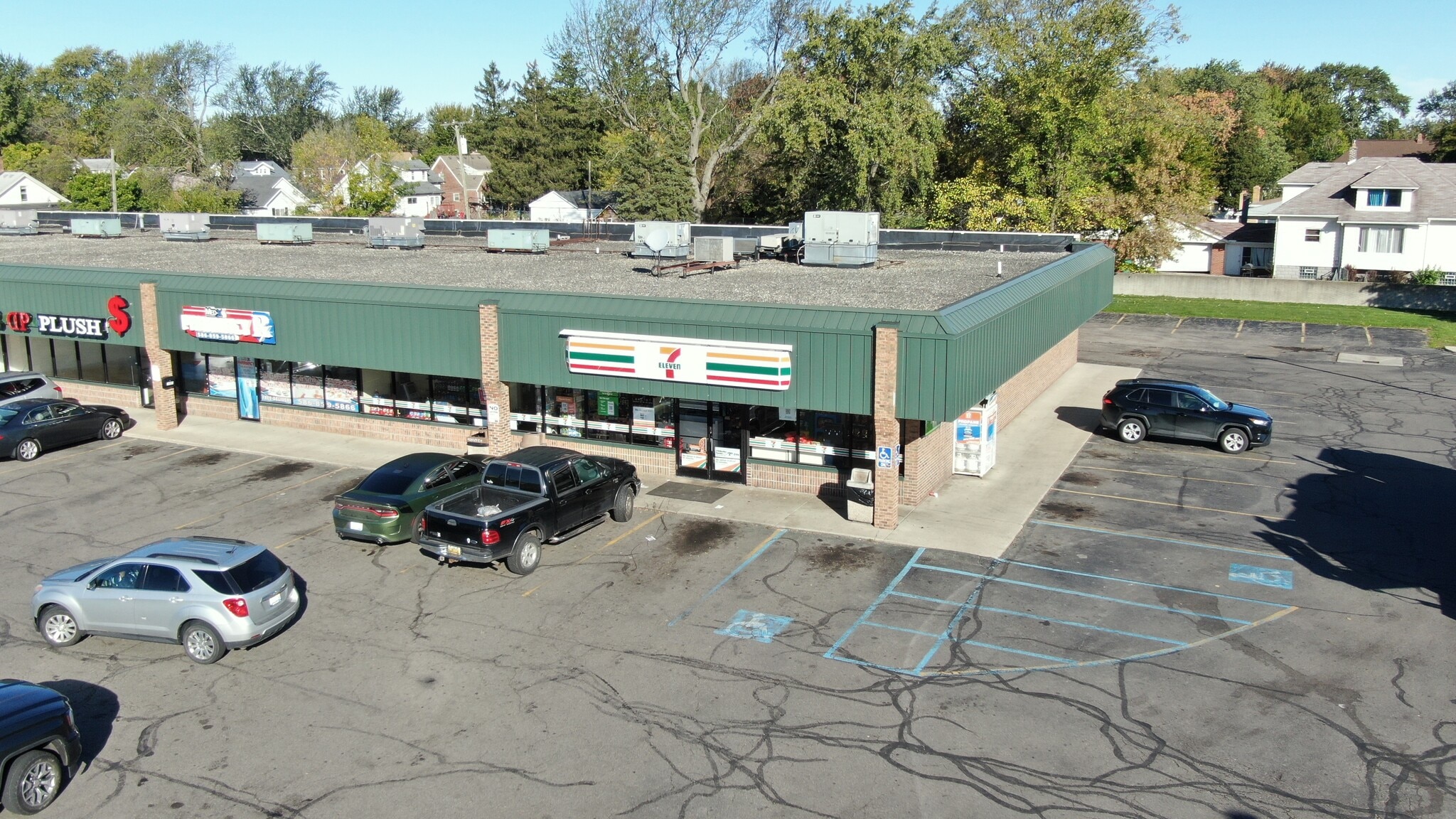 14919-15013 E Nine Mile Rd, Eastpointe, MI for lease Primary Photo- Image 1 of 8