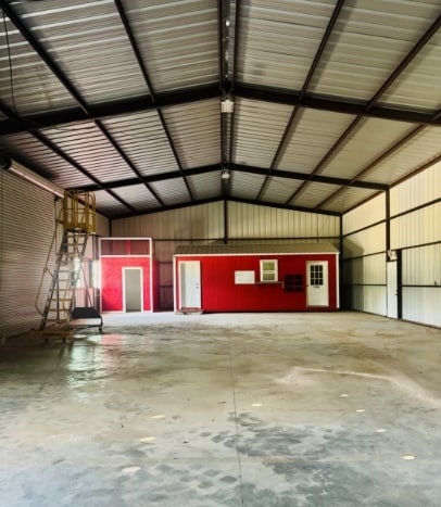 12550 Highway 183., Luling, TX for lease Interior Photo- Image 1 of 6