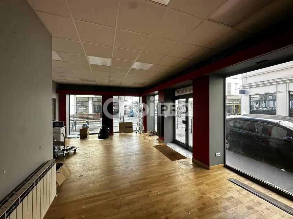  dans Lyon à vendre Photo du bâtiment- Image 1 de 1