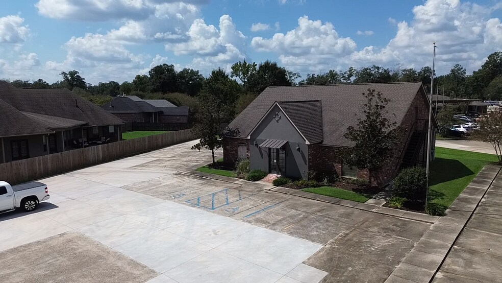 7700 Vincent Rd, Denham Springs, LA for sale - Building Photo - Image 2 of 10