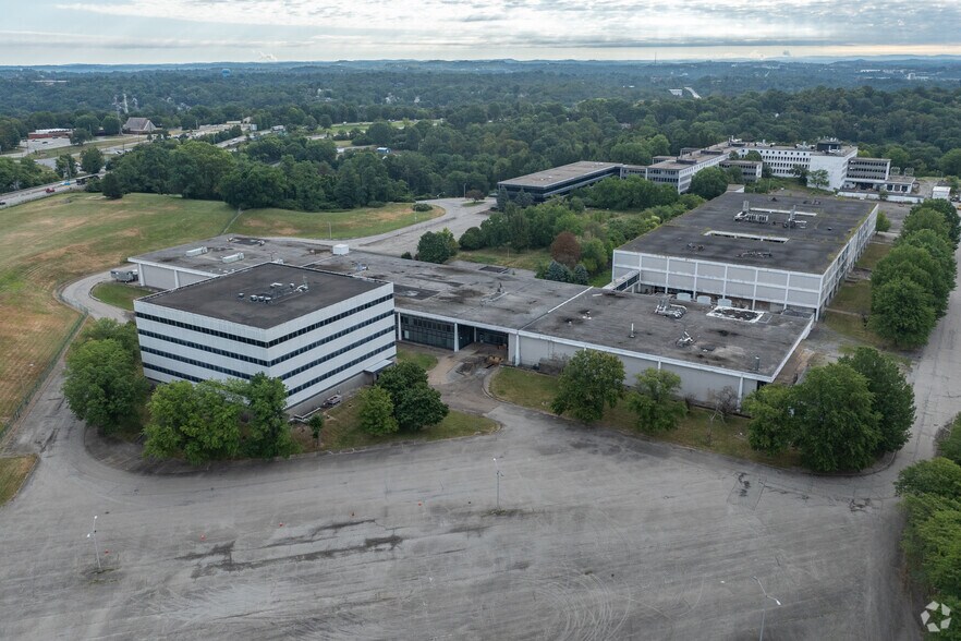 1310 Beulah Rd, Pittsburgh, PA à vendre - Aérien - Image 2 de 4