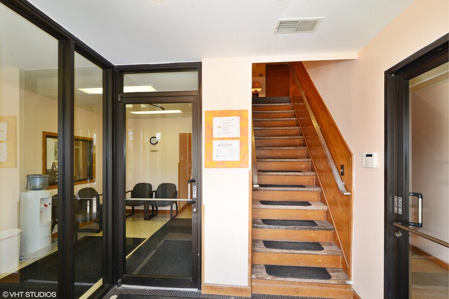 5115 N Ravenswood Ave, Chicago, IL for sale - Interior Photo - Image 3 of 21