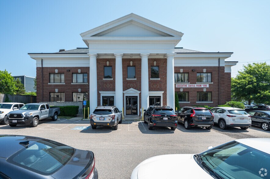 385 Court St, Plymouth, MA à louer - Photo du bâtiment - Image 3 de 7