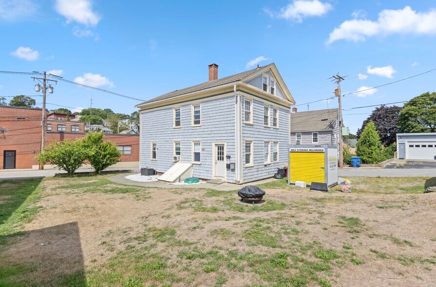 136 Duke St, East Greenwich, RI à vendre - Photo du bâtiment - Image 2 de 23