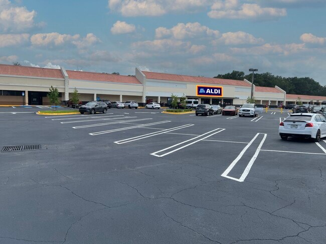 Plus de détails pour 1531 Monument Rd, Jacksonville, FL - Commerce de détail à louer