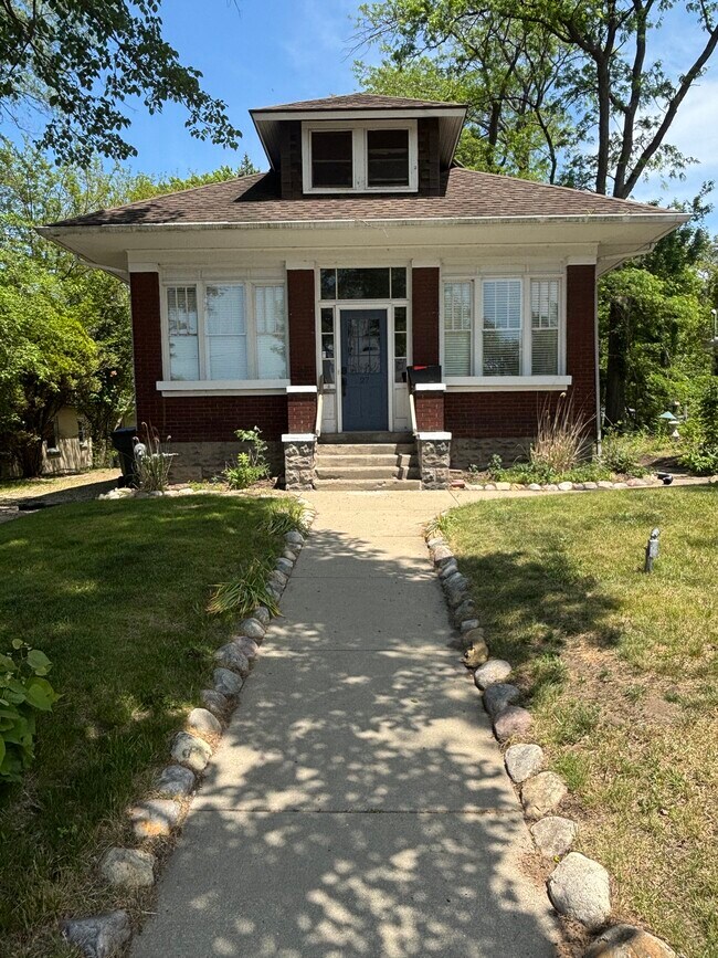 Plus de détails pour 27 S Whittaker St, New Buffalo, MI - Commerce de détail à louer
