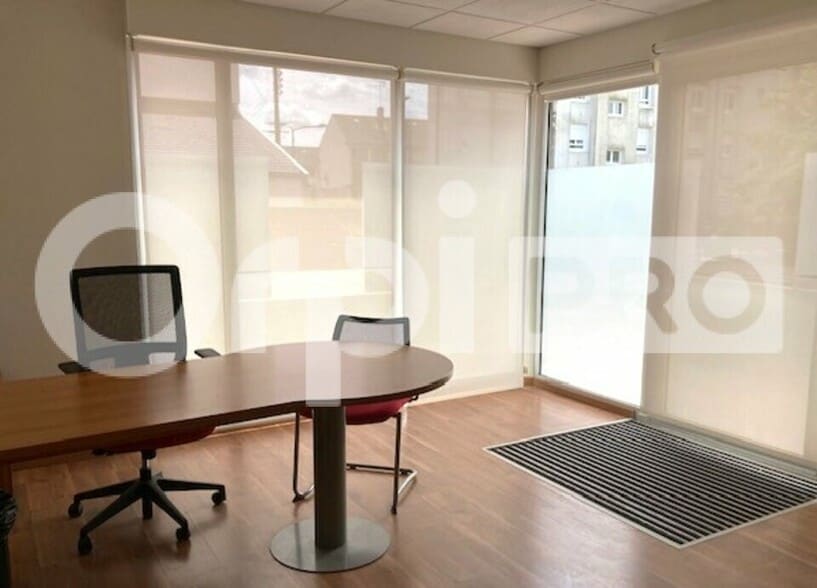 Office in Orléans for lease - Building Photo - Image 3 of 8