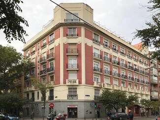 Plus de détails pour Multi-résidentiel à vendre