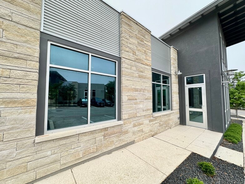 23119 Ih 10 W, San Antonio, TX à louer - Photo du bâtiment - Image 2 de 13