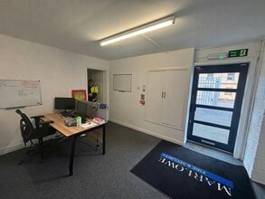 3B Langlands Sq, East Kilbride for lease Interior Photo- Image 2 of 4