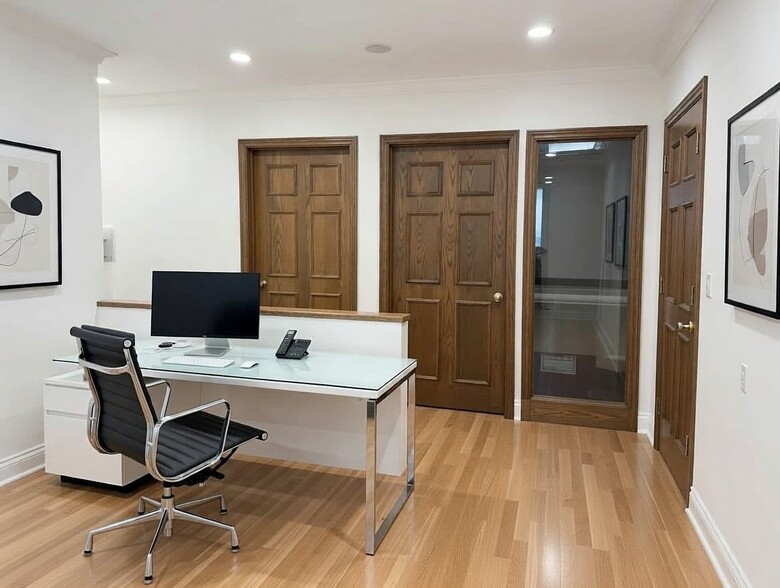 13930 Gold Cir, Omaha, NE for lease - Building Photo - Image 2 of 7