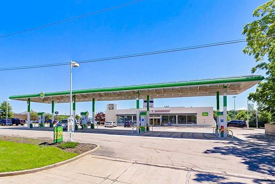 2481 Som Center Rd, Willoughby, OH for sale - Primary Photo - Image 1 of 3