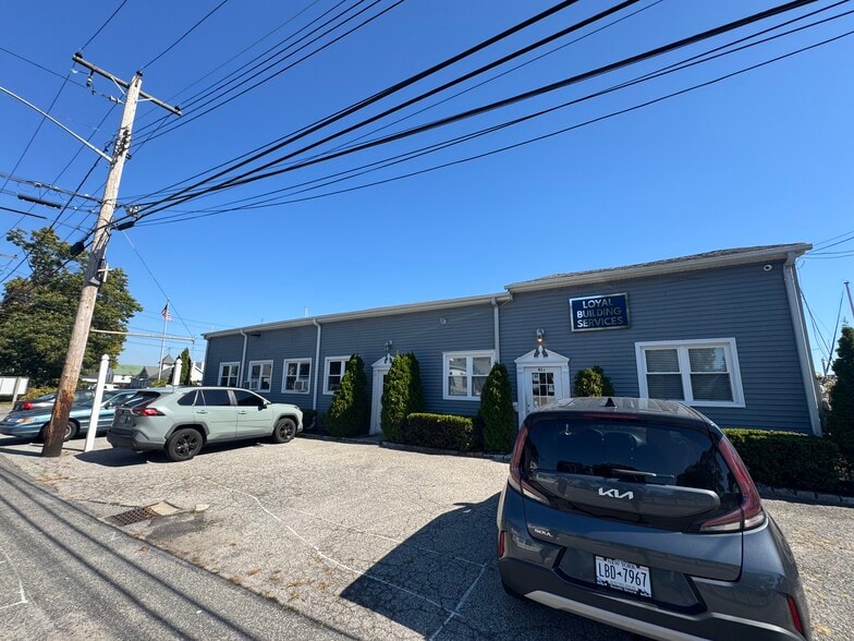 41 Degnon Blvd, Bay Shore, NY for lease - Building Photo - Image 1 of 9