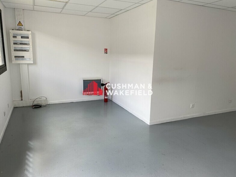 Flex in Colomiers for lease - Building Photo - Image 3 of 5