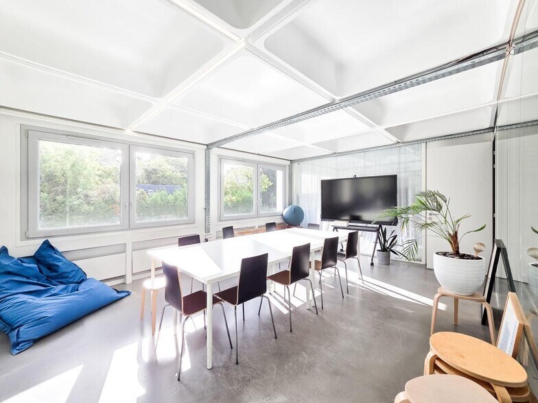 Office in Rennes for lease - Interior Photo - Image 2 of 6