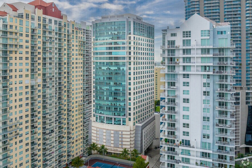 1111 Brickell Ave, Miami, FL à louer - Photo du bâtiment - Image 1 de 55