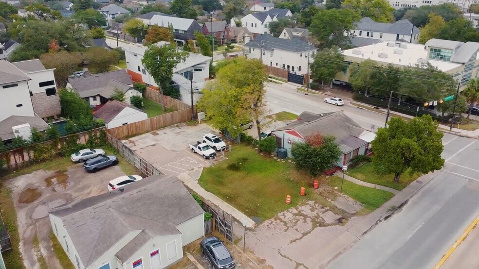 2202 Richmond Ave, Houston, TX for sale - Commercial Listing Video - Image 2 of 16