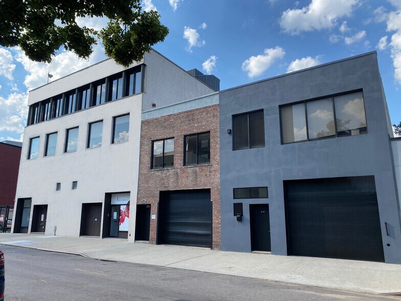 1143-1147 47th Ave, Long Island City, NY à louer - Photo du bâtiment - Image 3 de 51