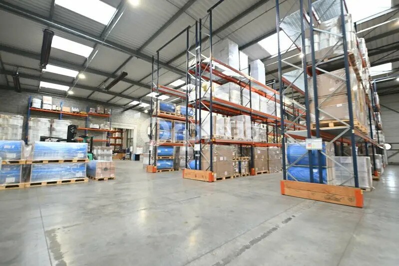 Industrial in Miribel for sale - Interior Photo - Image 2 of 12