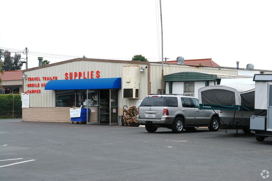 945 W Mission Ave, Escondido, CA à louer - Photo du bâtiment - Image 2 de 27