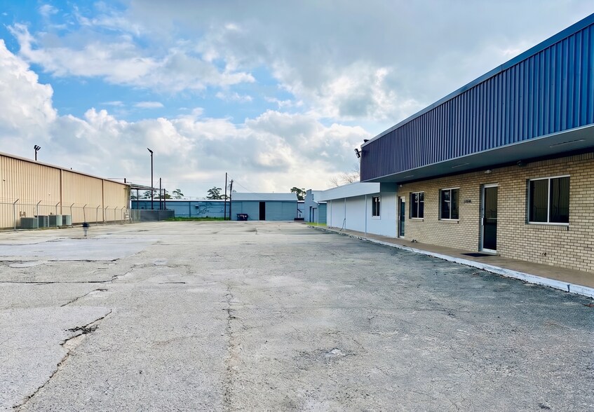 1534 Campbell Rd, Houston, TX à louer - Photo du bâtiment - Image 3 de 7