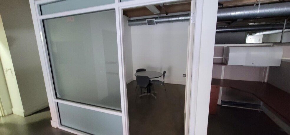 4947 31st St, Long Island City, NY à louer - Photo du bâtiment - Image 2 de 17