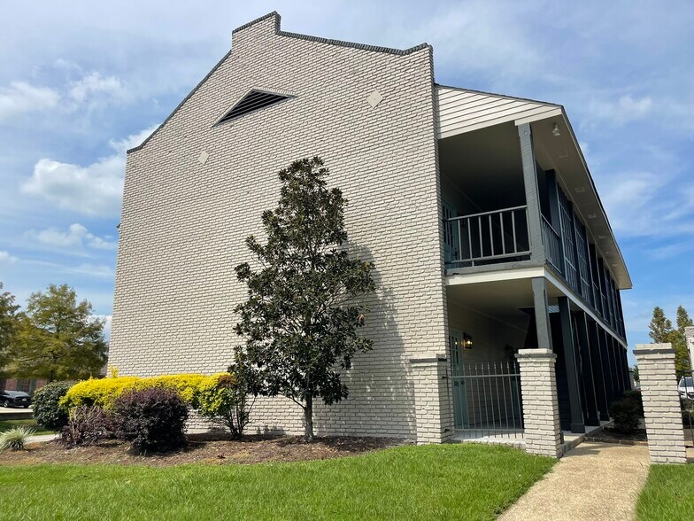 11603 Newcastle Ave, Baton Rouge, LA à louer - Photo du bâtiment - Image 2 de 34