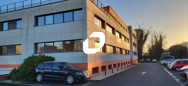 Office in Mérignac for lease Building Photo- Image 1 of 4