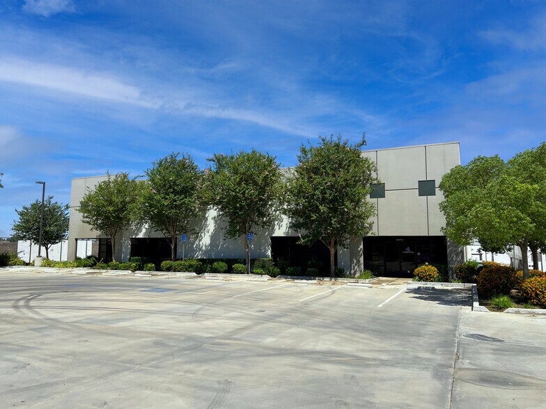3441 Landco Dr, Bakersfield, CA à louer - Photo du bâtiment - Image 2 de 5