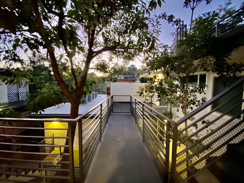 3305-3309 Primera Ave, Los Angeles, CA for sale - Primary Photo - Image 1 of 15