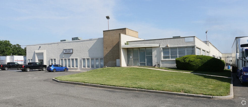 92 Central Ave, Farmingdale, NY for lease - Building Photo - Image 2 of 10