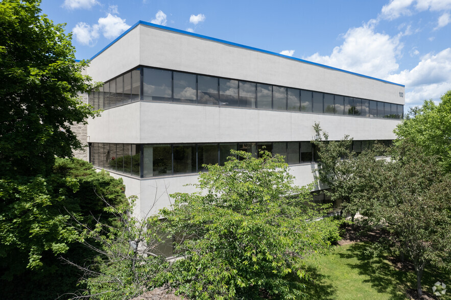 100 Corporate Dr, Mahwah, NJ for lease - Building Photo - Image 2 of 8