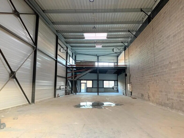 Local d'activités dans Moissy-Cramayel à vendre - Photo intérieure - Image 2 de 2