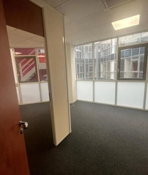 Bureau dans Torcy à louer - Photo du bâtiment - Image 3 de 5