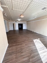 141 S Batavia Ave, Batavia, IL à louer Photo intérieure- Image 2 de 8