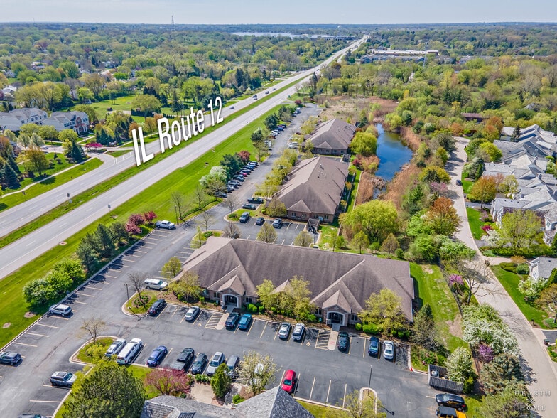 106 S Wynstone Park Dr, Barrington, IL for sale - Building Photo - Image 2 of 16