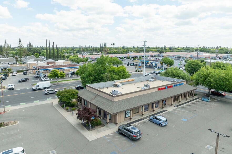 2605 Coffee Rd, Modesto, CA à louer - Photo du bâtiment - Image 2 de 7