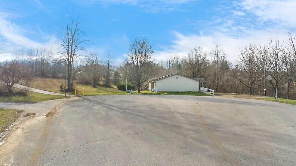 2625 Industrial Dr, Bedford, IN à vendre - Photo du bâtiment - Image 3 de 40