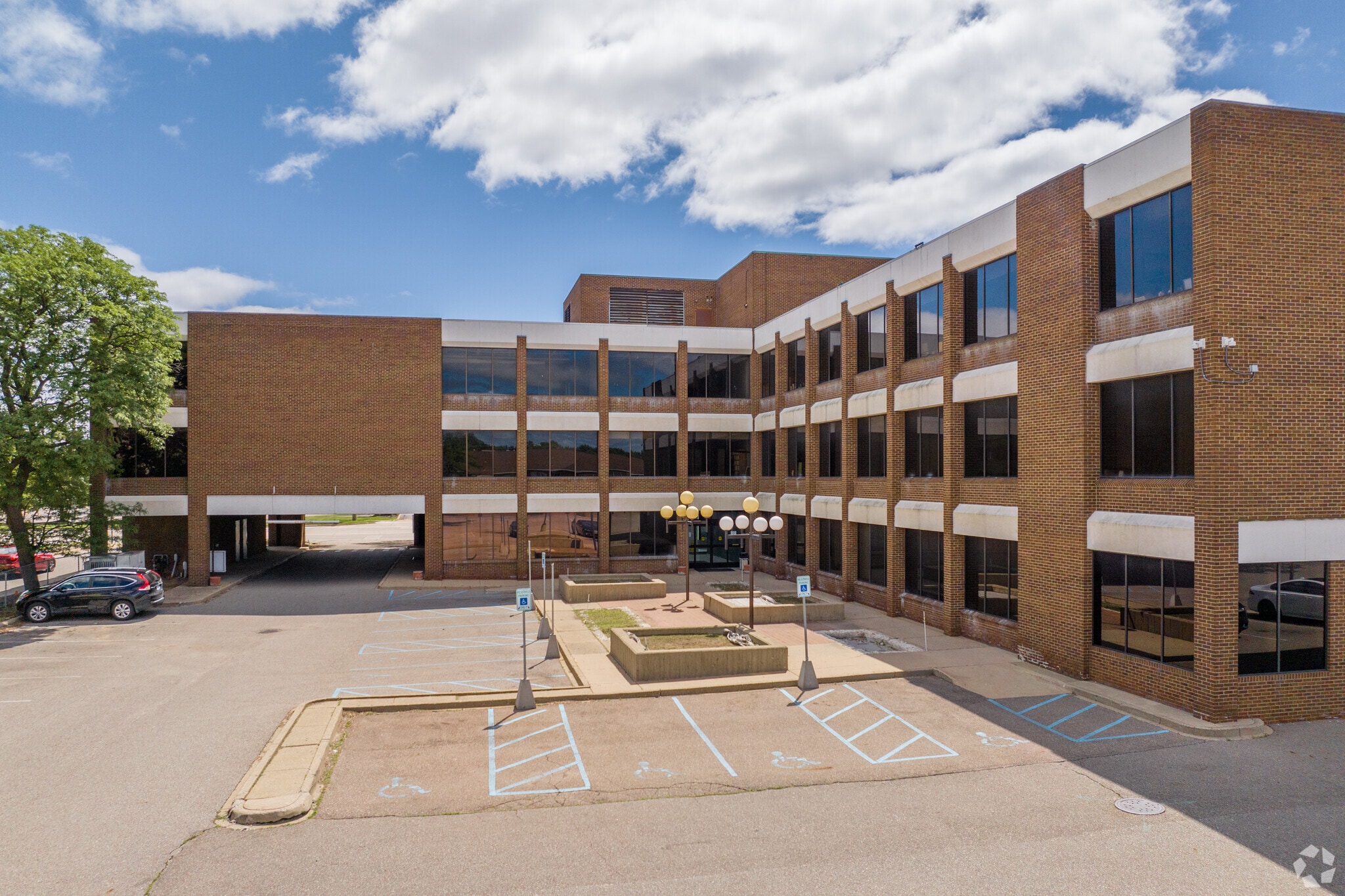 27301 Dequindre Rd, Madison Heights, MI for lease Building Photo- Image 1 of 13